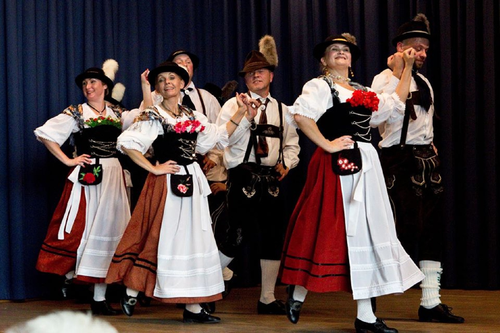 Чешский народный танец. Лендлер танец Германия. Лендлер танец Австрия. Немецкий народный танец Лендлер. Лендлер – это народный австрийский танец..