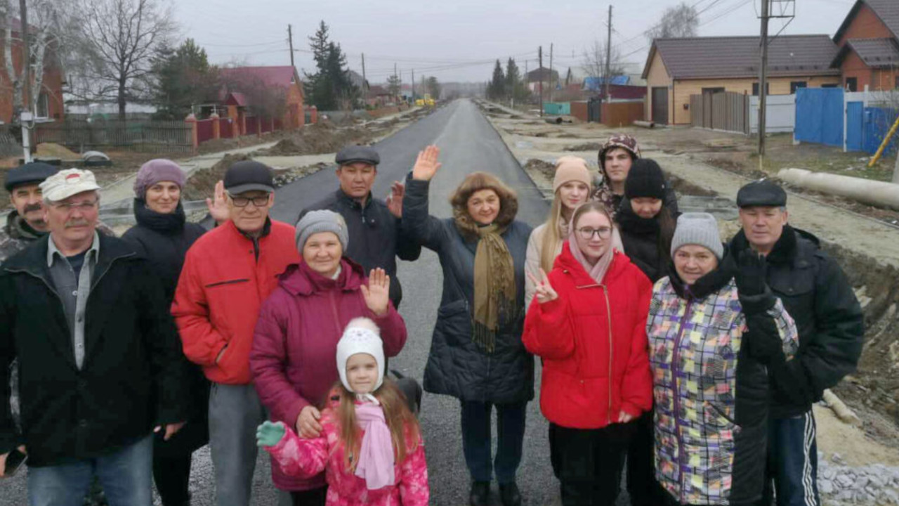 Прорывная деревня: как Ангела Меркель помогла отремонтировать дорогу в Омской области