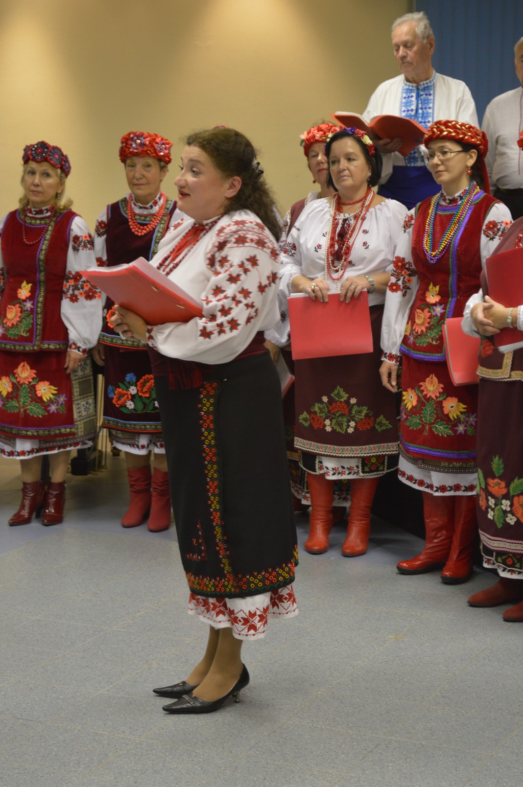 Концерт украинской. Украинская капелла г Москвы. Украинская хоровая капелла города Москвы. Хор украинской песни в Москве. Украинский концерт.